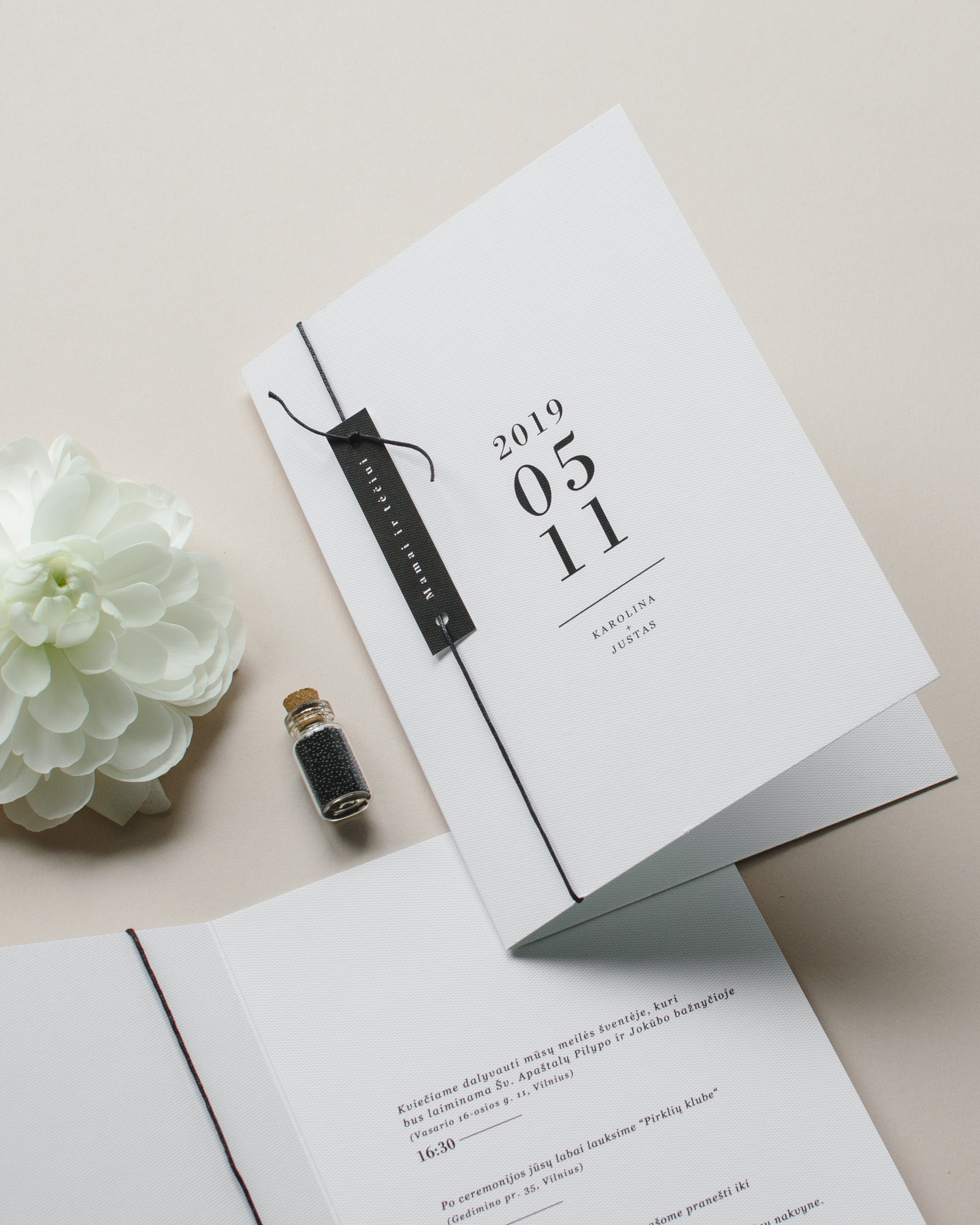 vestuvinis kvietimas minimalistinis modernus