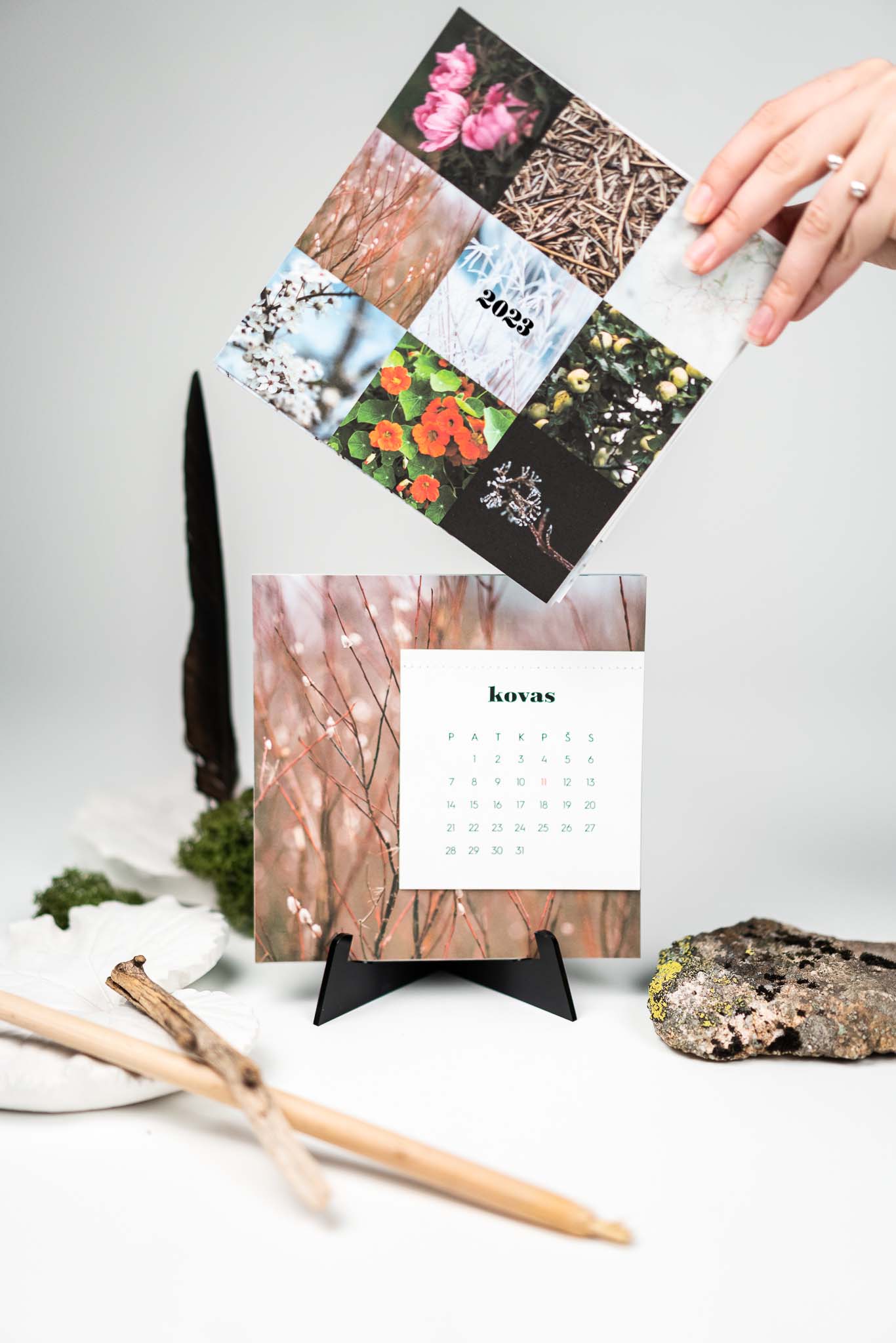 stalo kalendorius su stoveliu, stalinis kalendorius lapeliais gamtos fotografijos