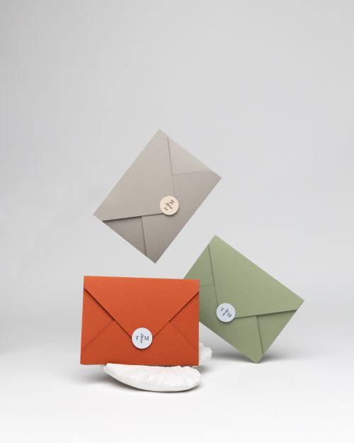 vestuvių kvietimai su inicialais