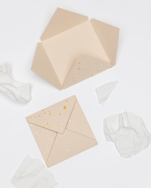 kvadratiniai taskuoti sulankstomi vokai – dėkliukai su aukso akvarele