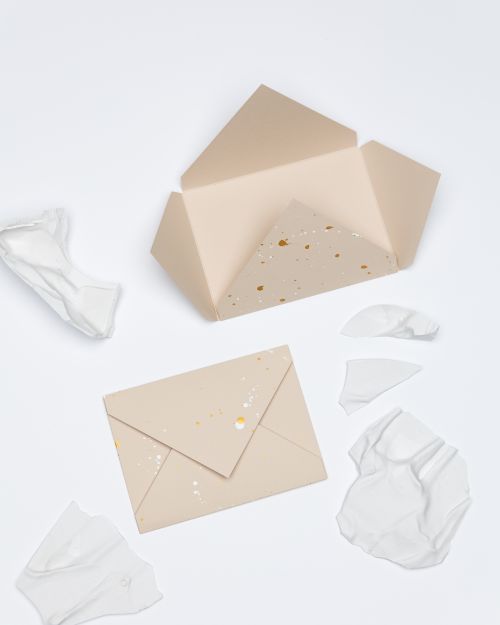 B6 foramto taskuoti sulankstomi vokai – dėkliukai su aukso akvarele