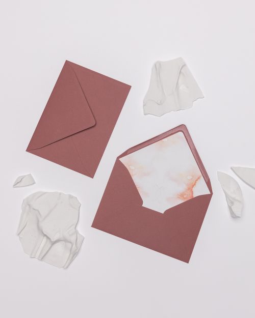 B6 formato vokai kvietimas su raštuota iklija