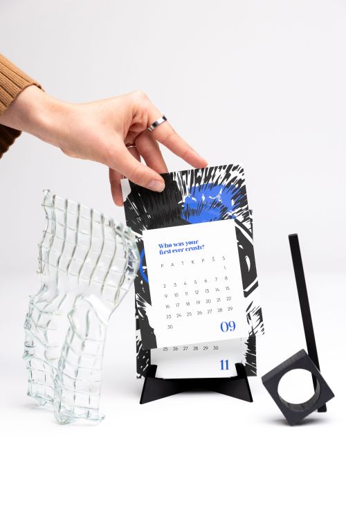 stalo kalendorius su stoveliu, stalinis kalendorius lapeliais