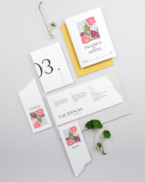 šventes dienos spauda ir vestuvių kvietimai su gėlėmis