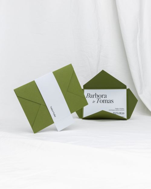 elegantiškas modernus sulankstomas vestuvių kvietimas su įspaudų detalėmis